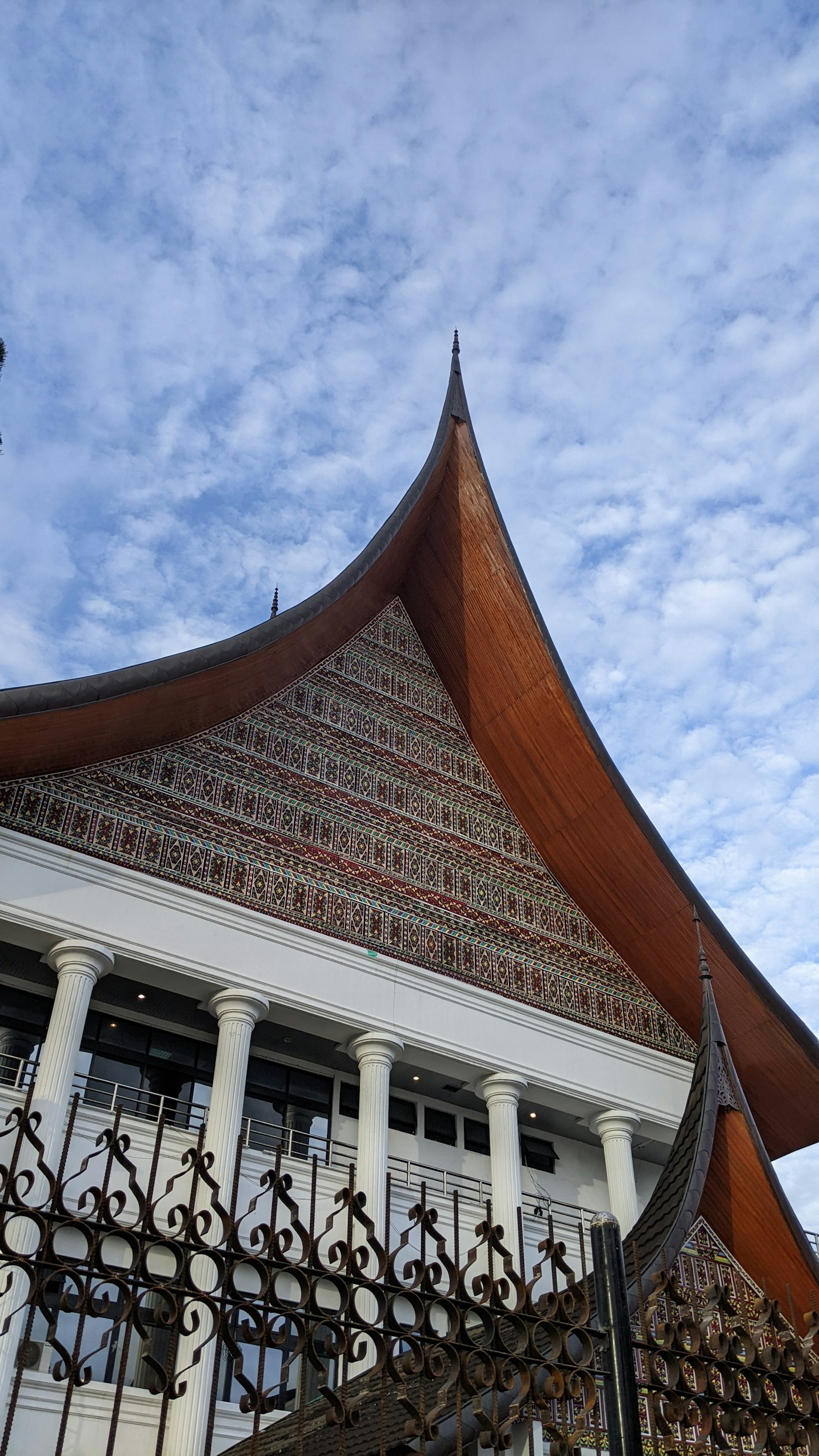 Atap gonjong Rumah Gadang